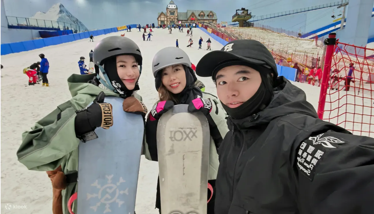 广州热雪奇迹滑雪教学