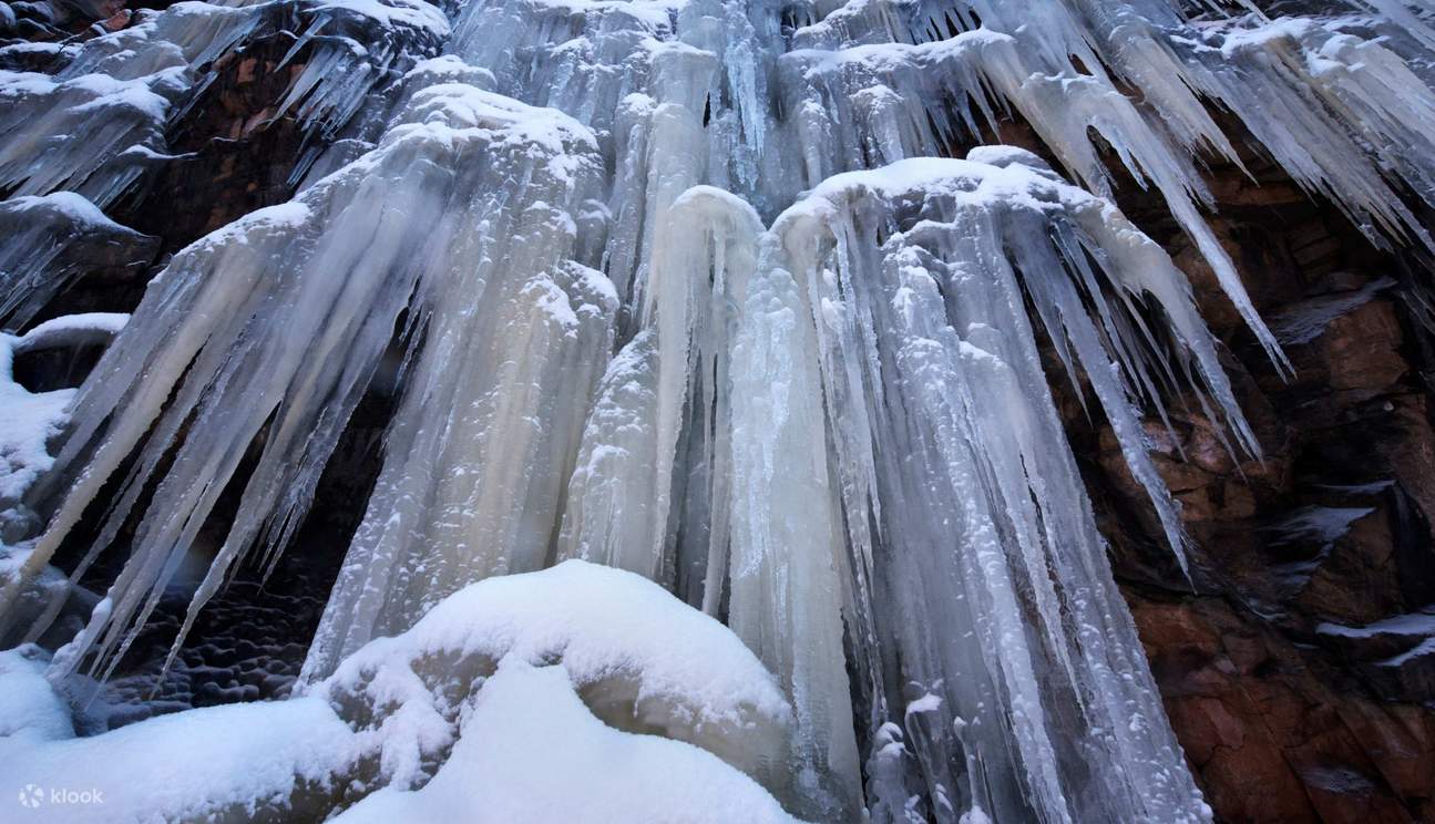 Pendakian Air Terjun Beku Kourouoma
