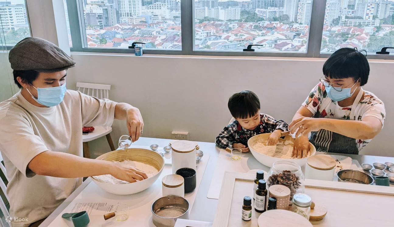 Taller de Elaboración de Bombas de Baño Orgánicas en Singapur