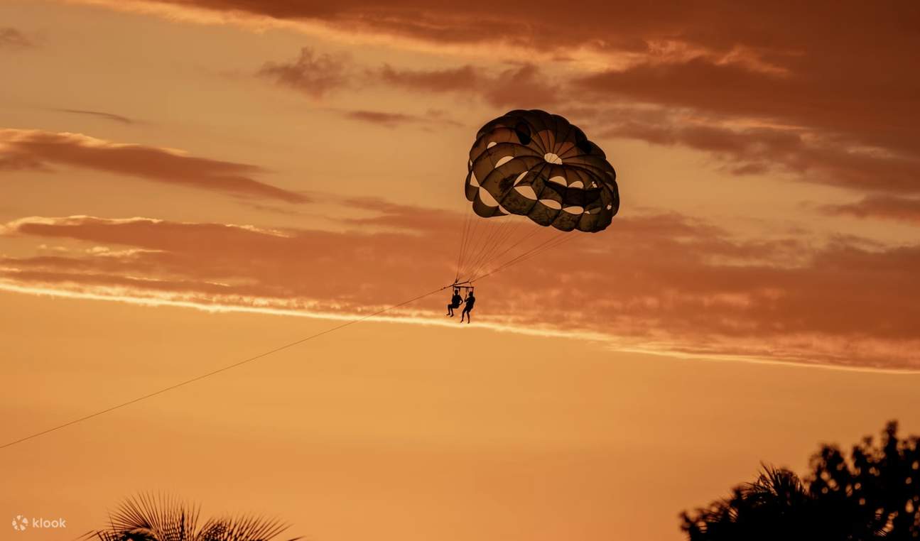 Bãi biển Baga: Chuyến đi dù lượn đôi