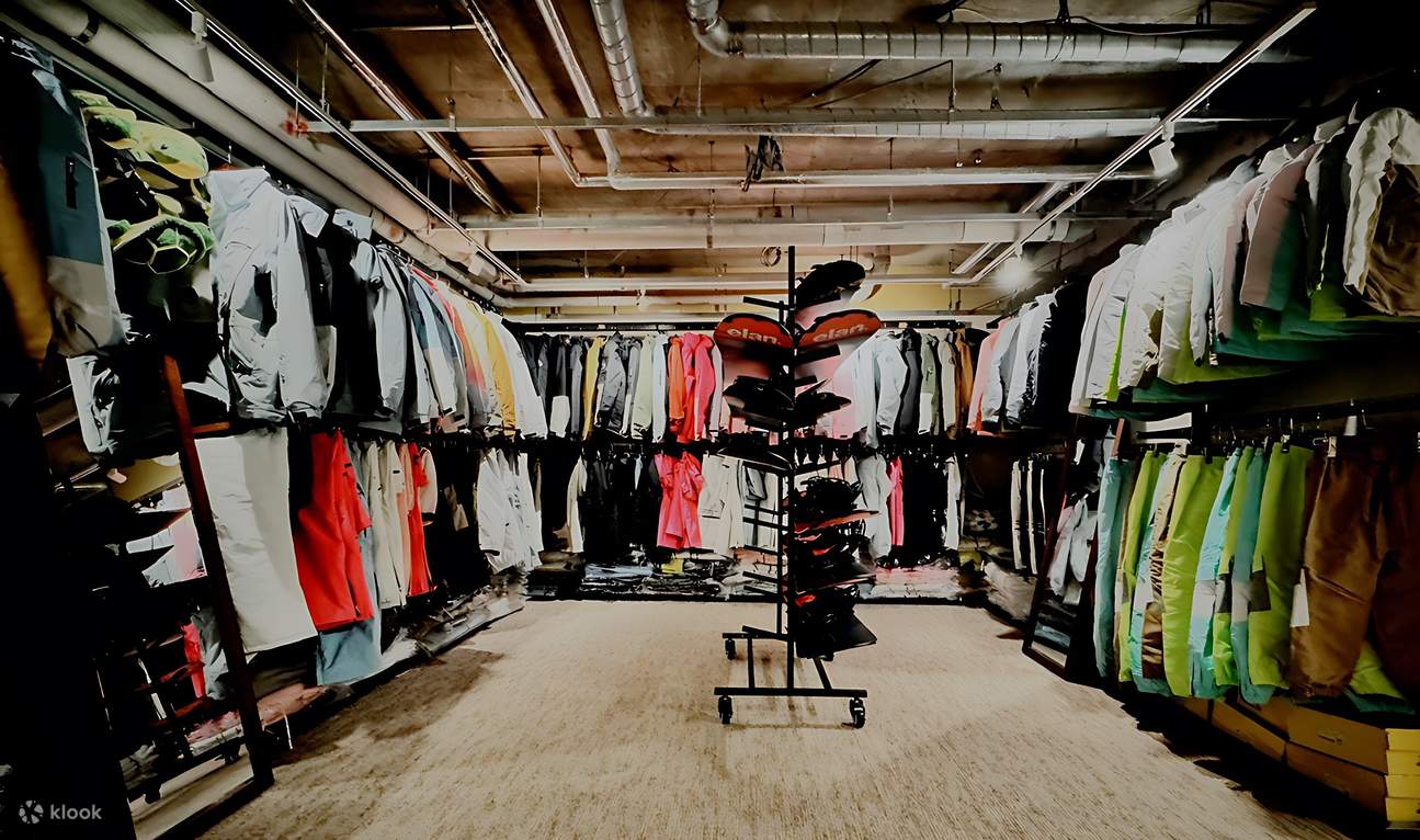 Penyewaan Perlengkapan Ski di Area Ski Zao Onsen.