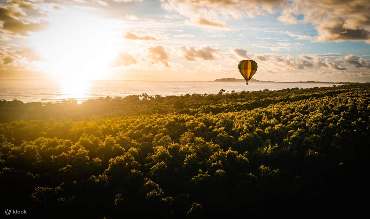 hot air balloon byron bay