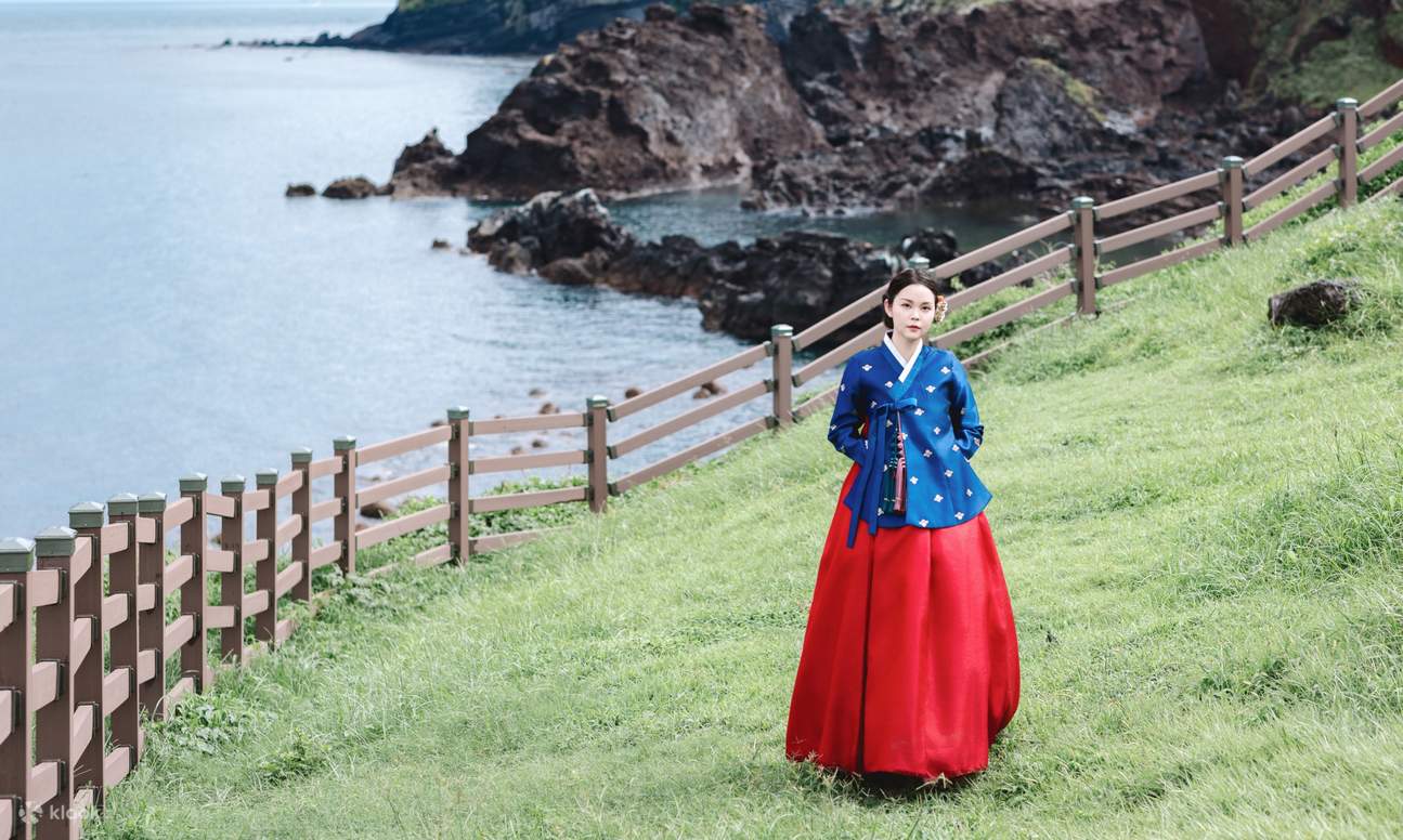 Pengalaman Pemotretan Outdoor dengan Hanbok Tradisional di Pulau Jeju