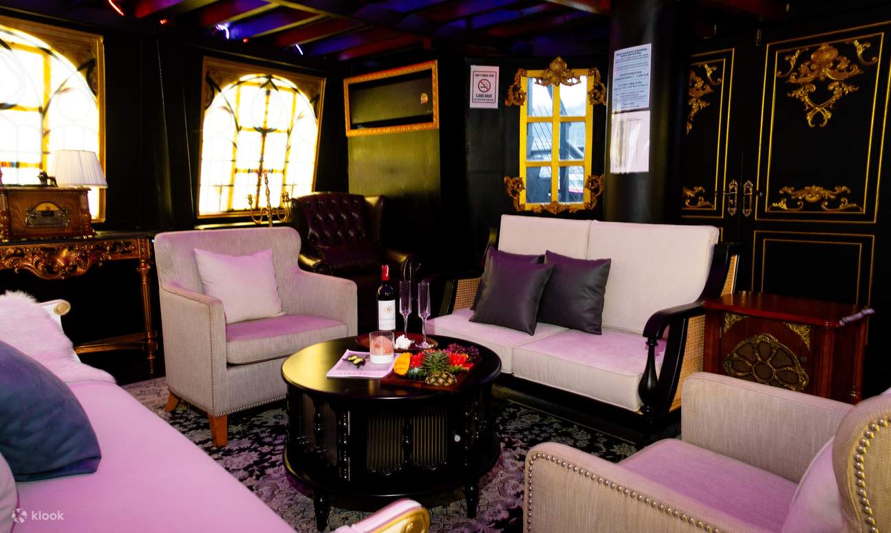 乘坐LORD黑珍珠海盜船，體驗前往小珊瑚島的巡遊之旅