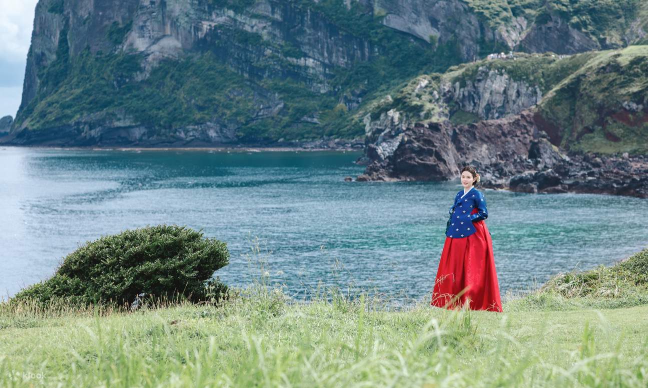 Pengalaman Pemotretan Outdoor dengan Hanbok Tradisional di Pulau Jeju