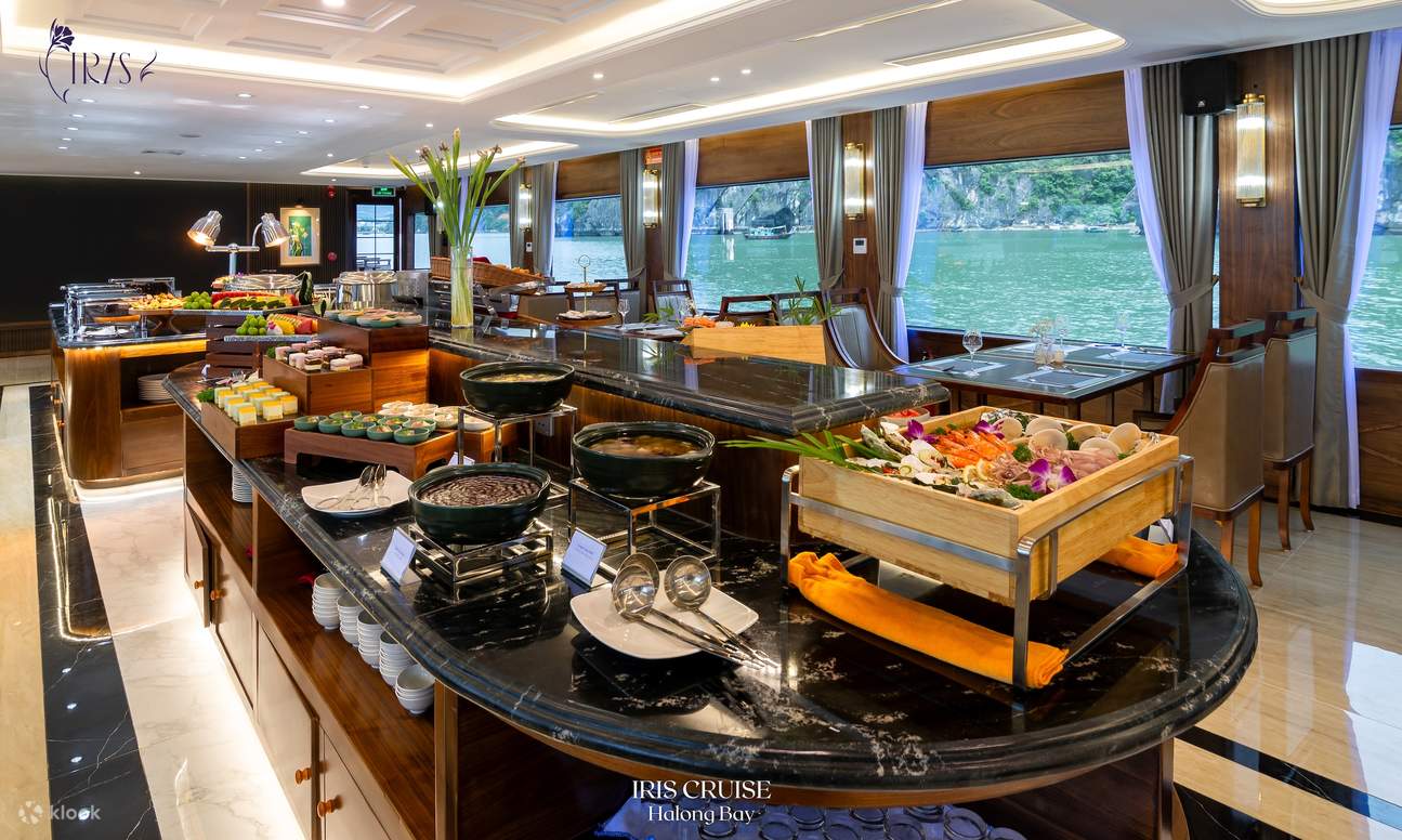 乘坐Iris Cruise遊船，參加日落小吃派對和晚餐，觀看Iris By Night Show