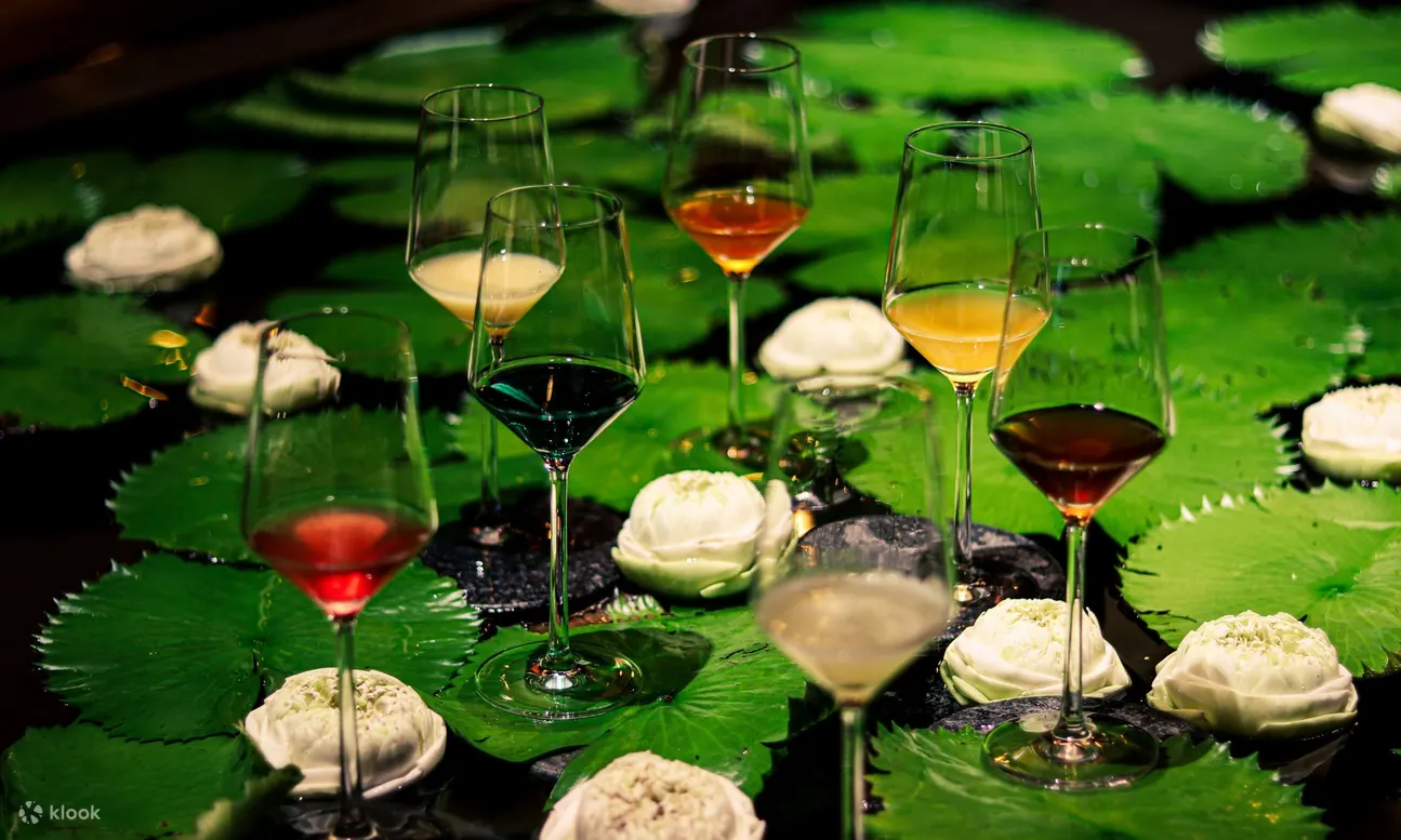 Wine with lotus 