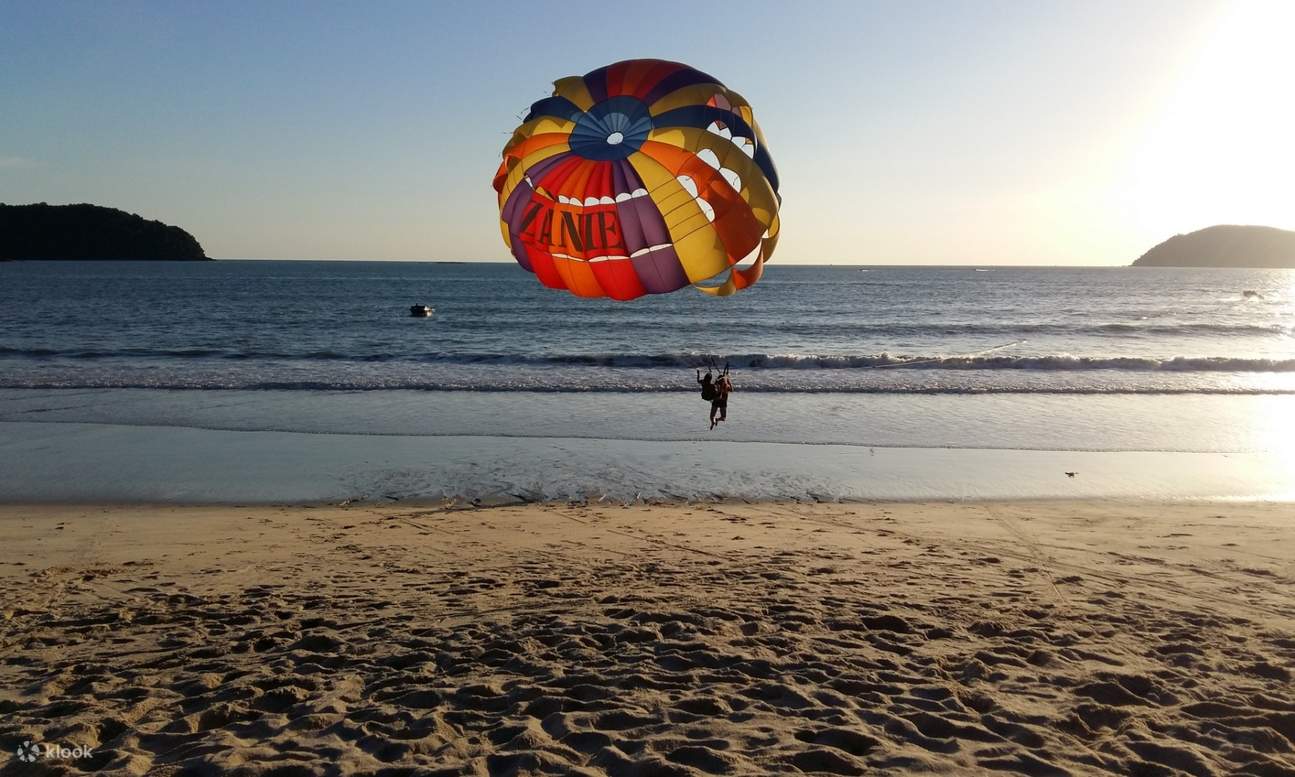 parasailing in cenang beach