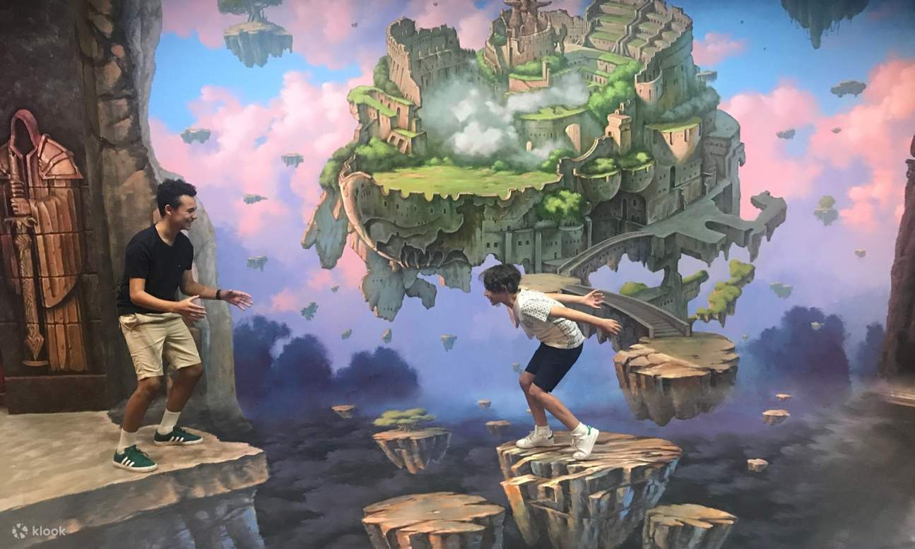 สองหนุ่มกับการละเลงสีบนก้อนหิน