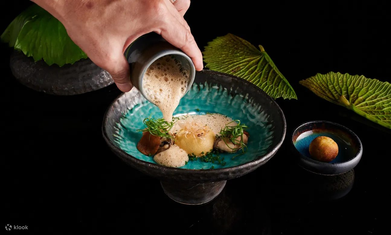 soup with lotus leaves