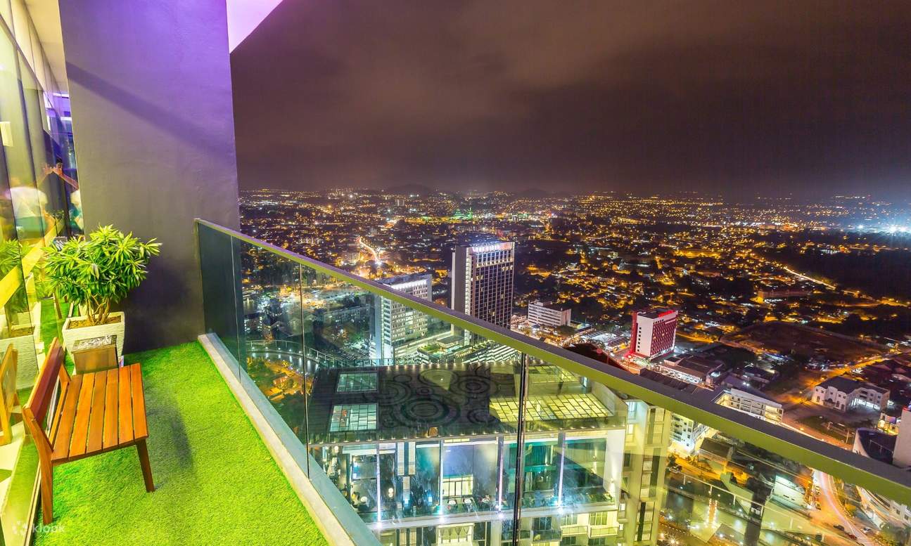 скамейка с видом на город Мелака