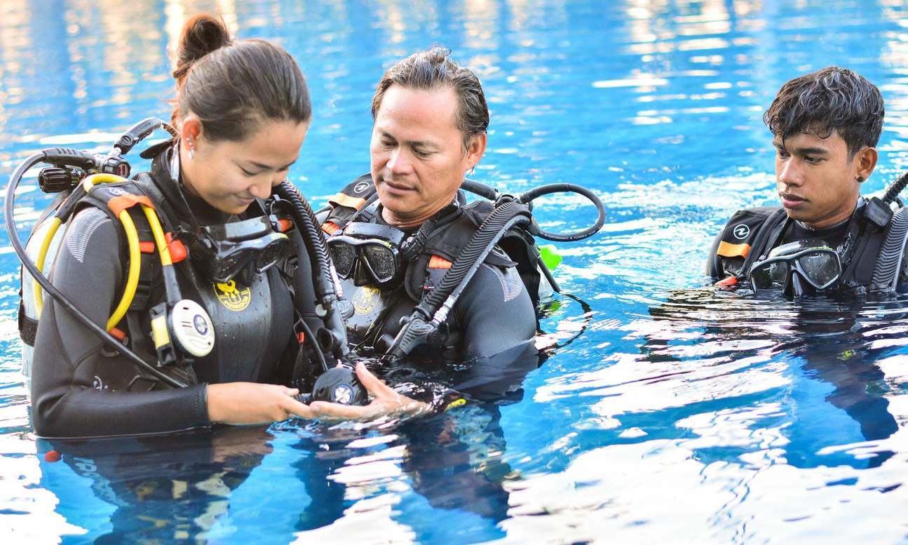 ผู้คนกำลังเรียนรู้วิธีดำน้ำในเอลนิโด