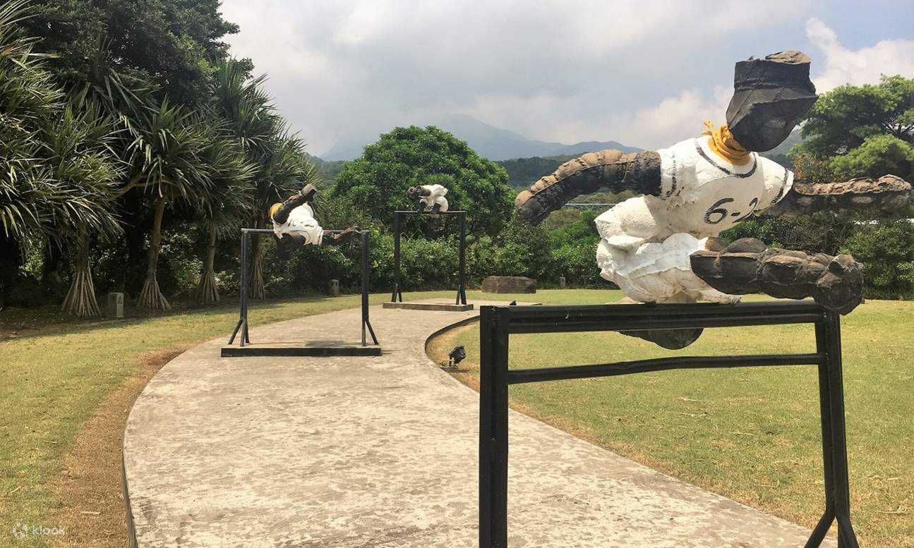 Installazione artistica raffigurante una gara di sprint