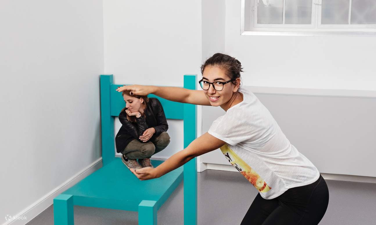 椅子幻觉 Two Friends