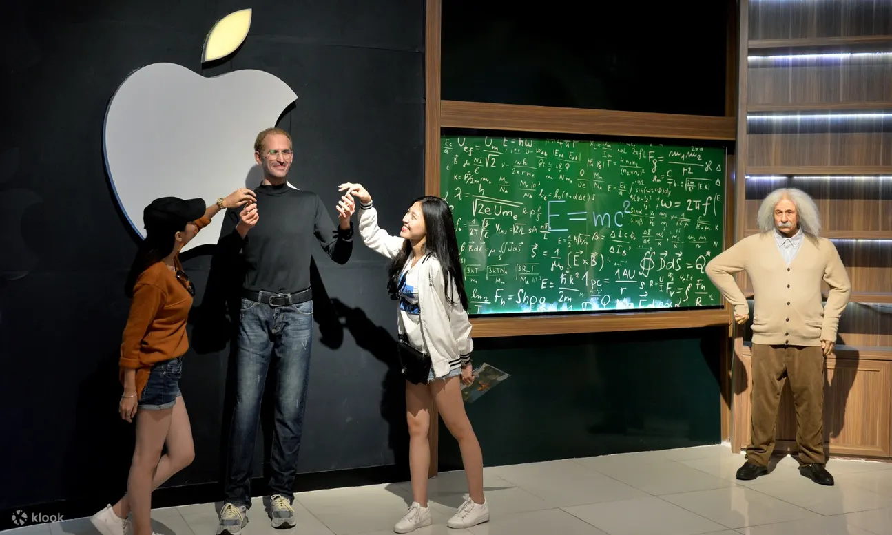 wax statue museum at halong complex