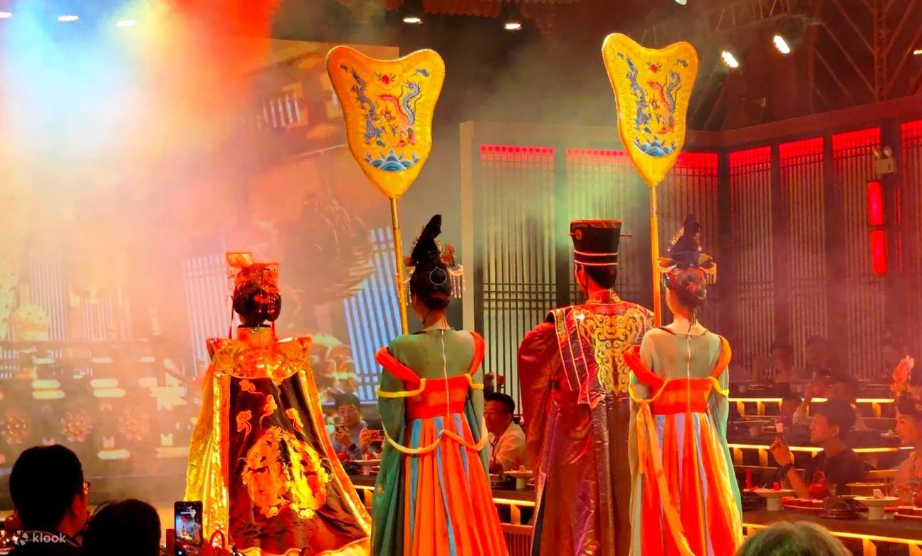 La splendeur de la musique et de la danse lorsque l'empereur Wu est arrivé, ainsi que la solennité de l'expression des acteurs, ont instantanément plongé les spectateurs dans l'atmosphère majestueuse de la cour de la dynastie Tang.