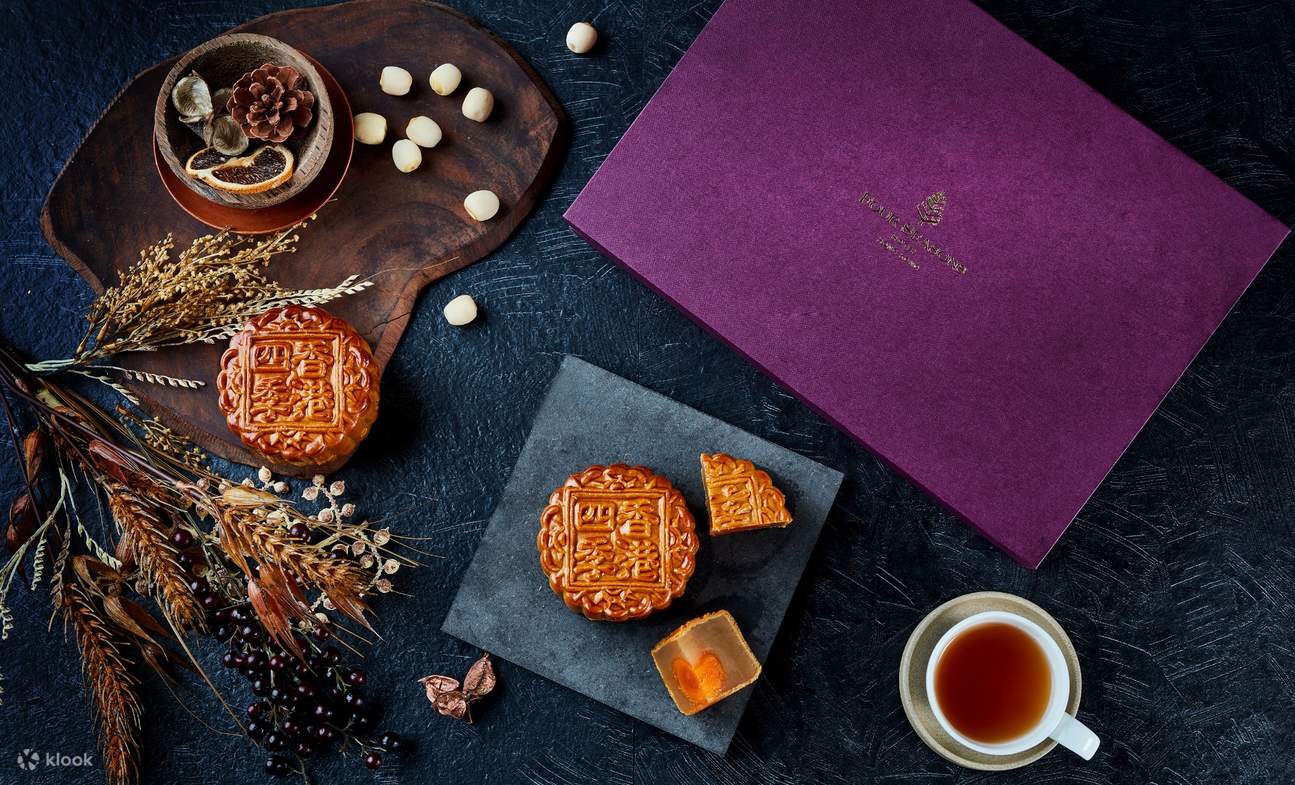 Four Seasons Hotel mooncake