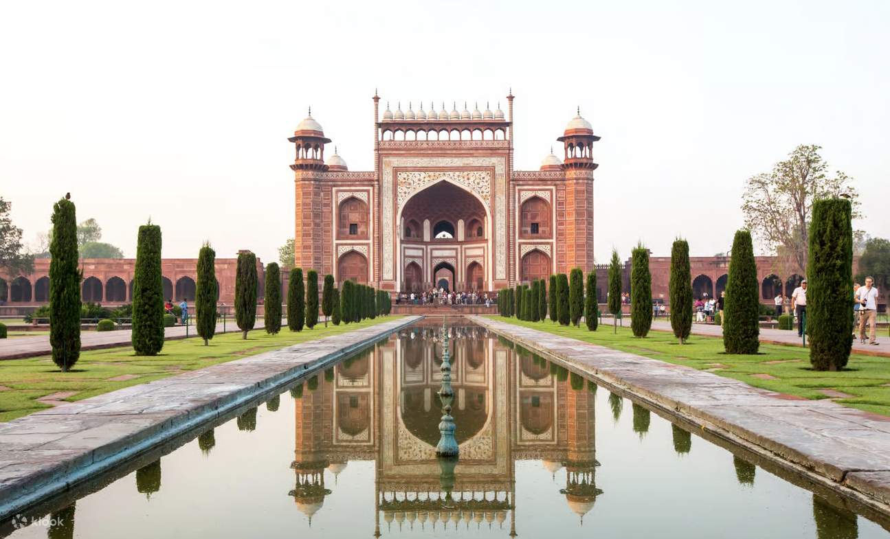 Taj Mahal Entry Ticket – Hassle-Free Digital Booking with Optional Guide