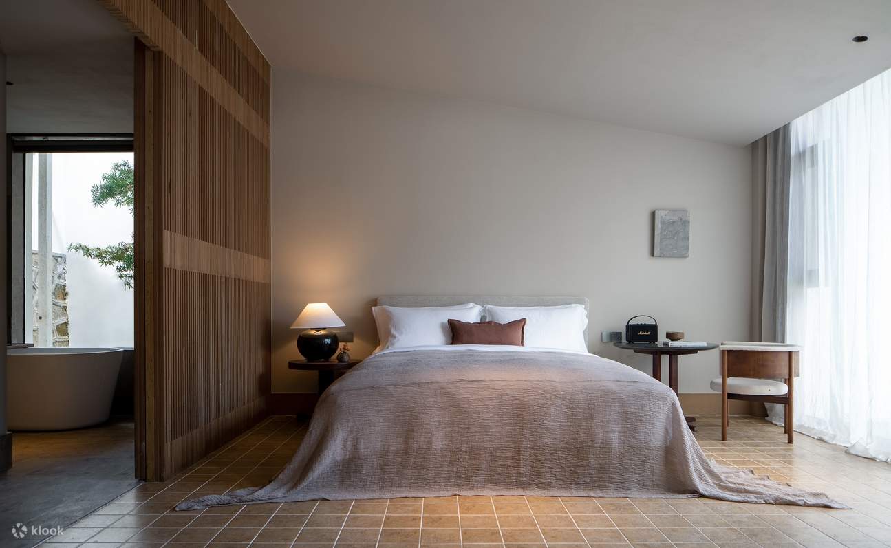 荔雪泡池大牀房