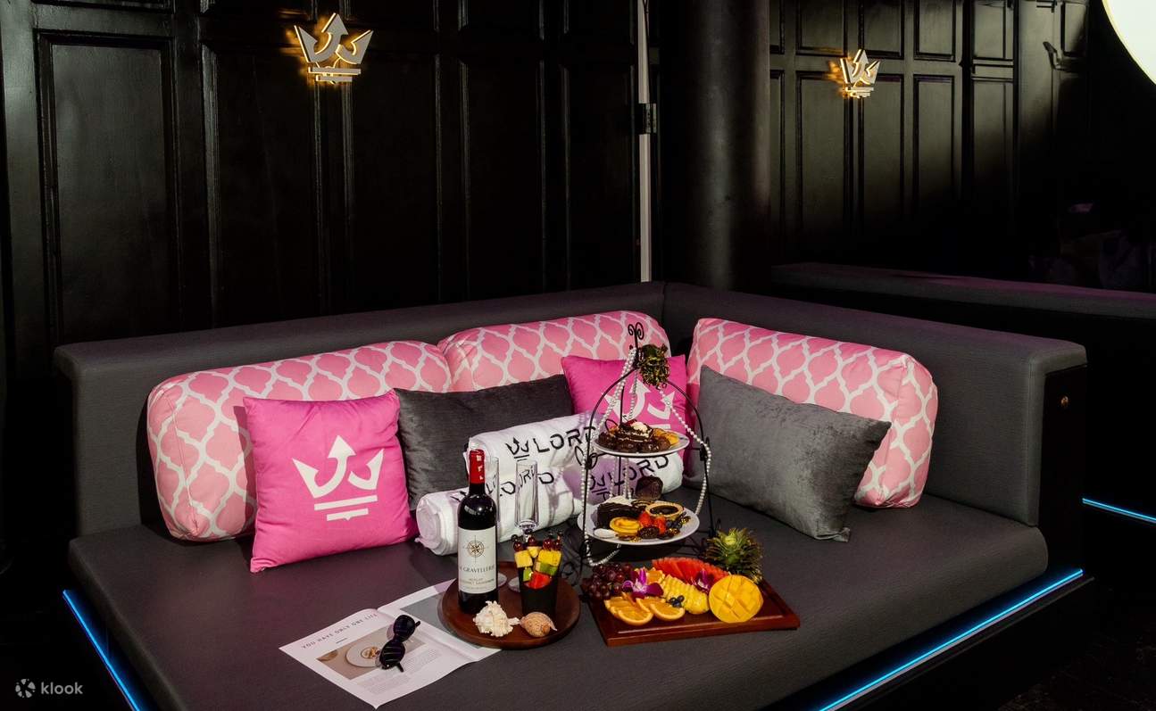 乘坐LORD黑珍珠海盜船，體驗前往小珊瑚島的巡遊之旅