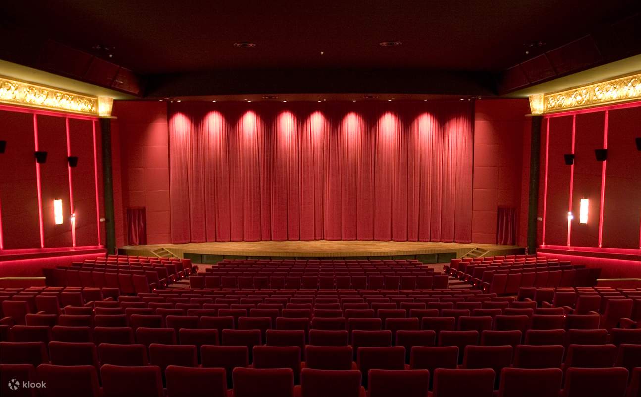 新加坡电影院内的电影舞台