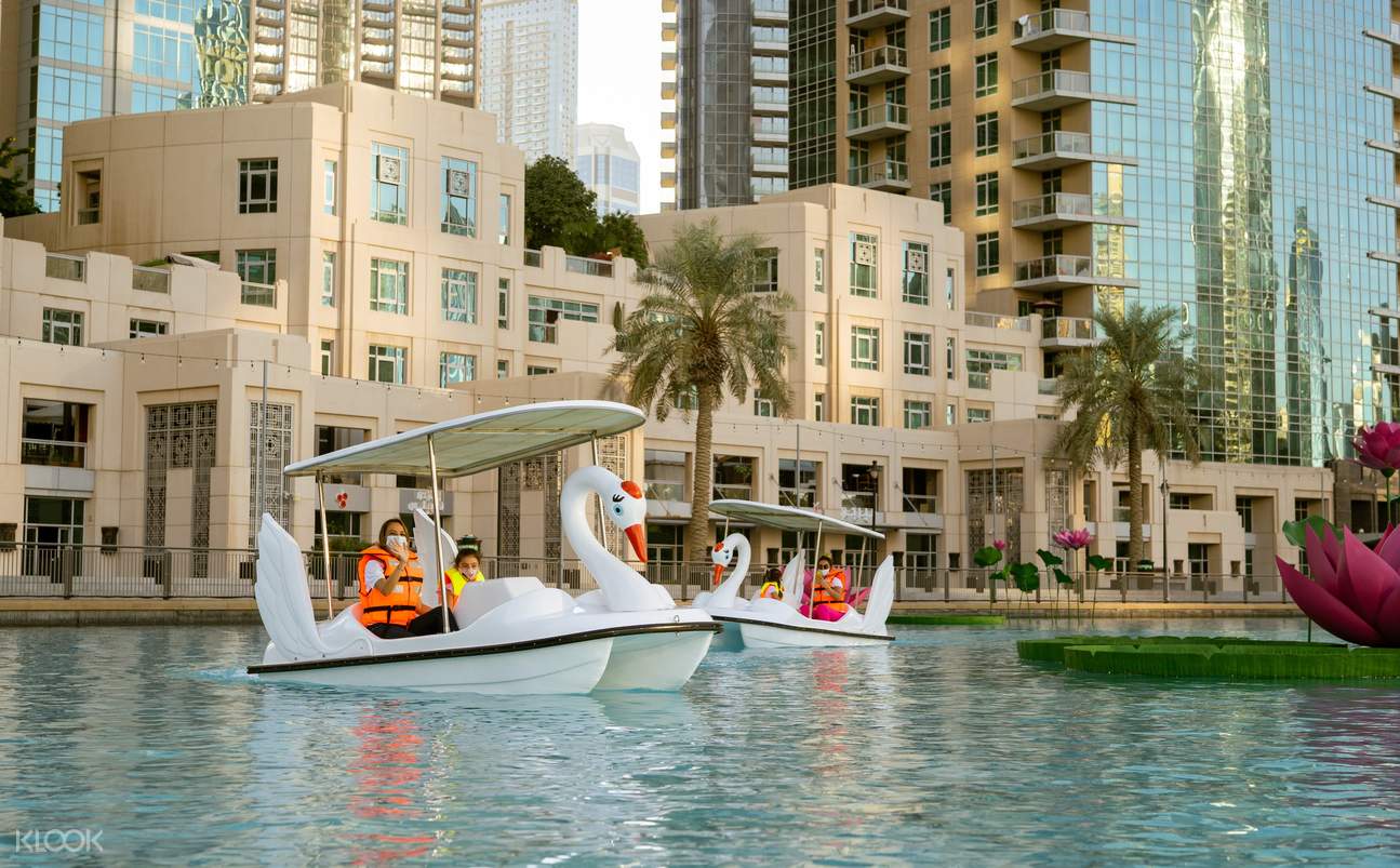 Dubai Fountain Lake Ride