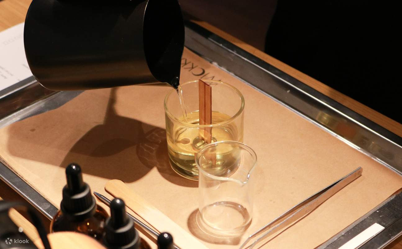 Taller de fabricación de velas de cristal por WICKKA STUDIO