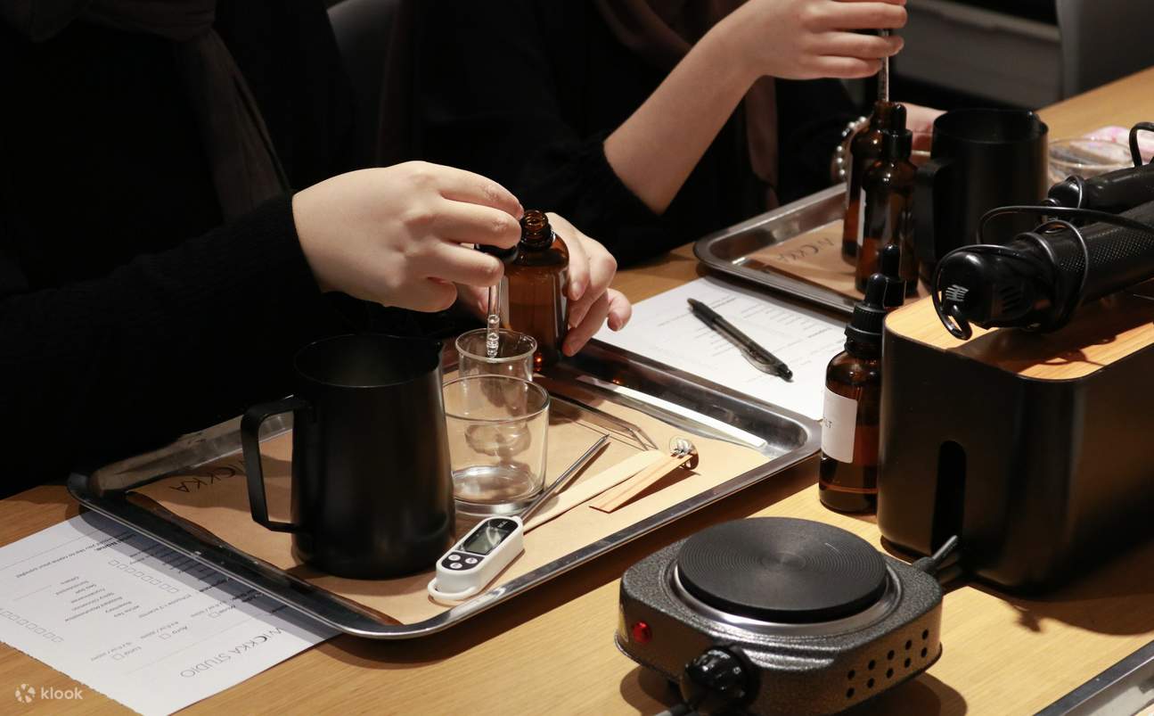 Taller de creación de velas de cristal por WICKKA STUDIO