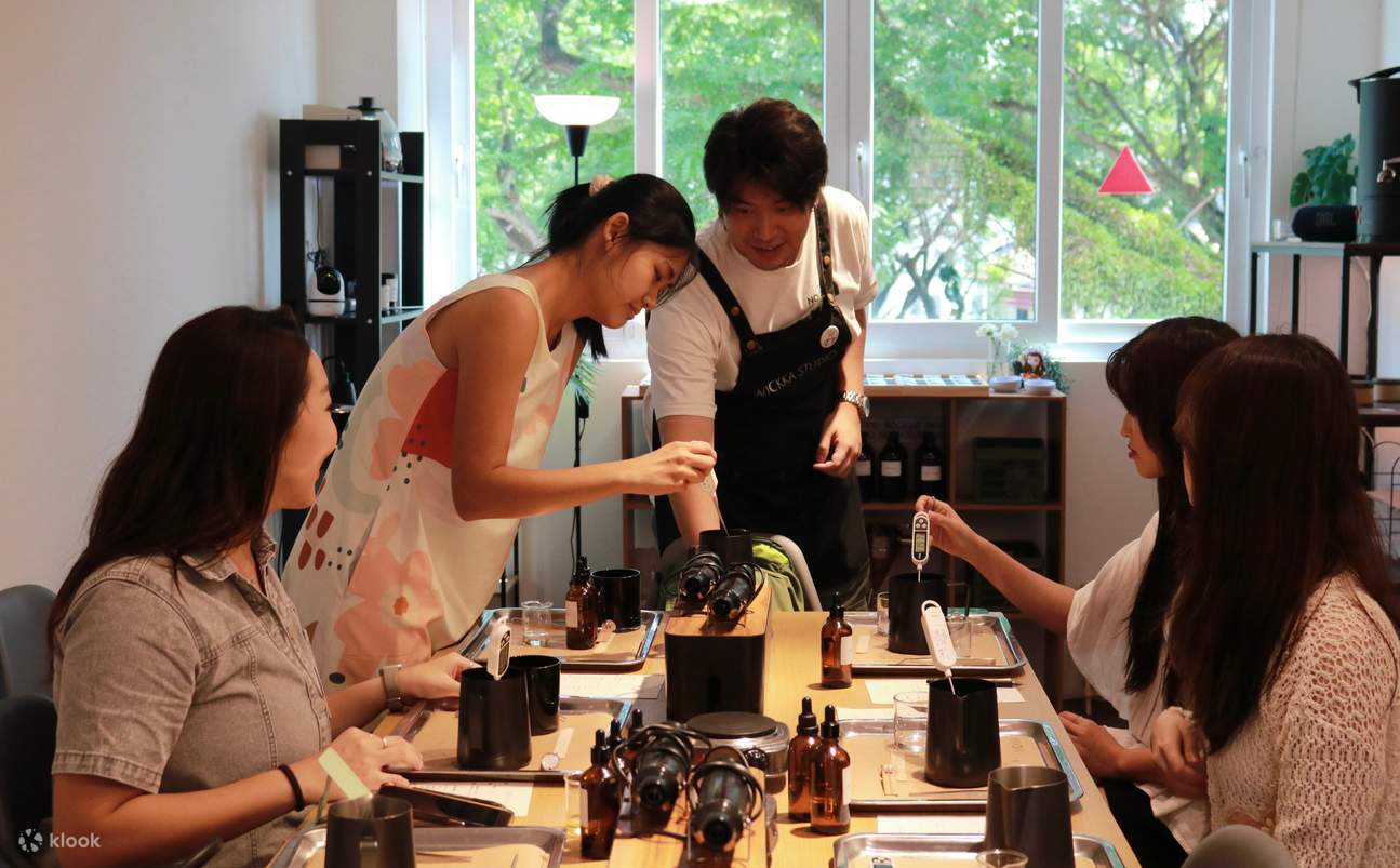 Taller de creación de velas de cristal por WICKKA STUDIO