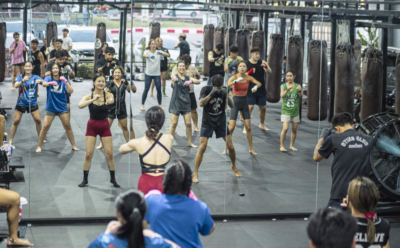 If you're looking for a more personalized experience for your group, or simply want a completely hands-on class with your teacher, there are also private classes available.