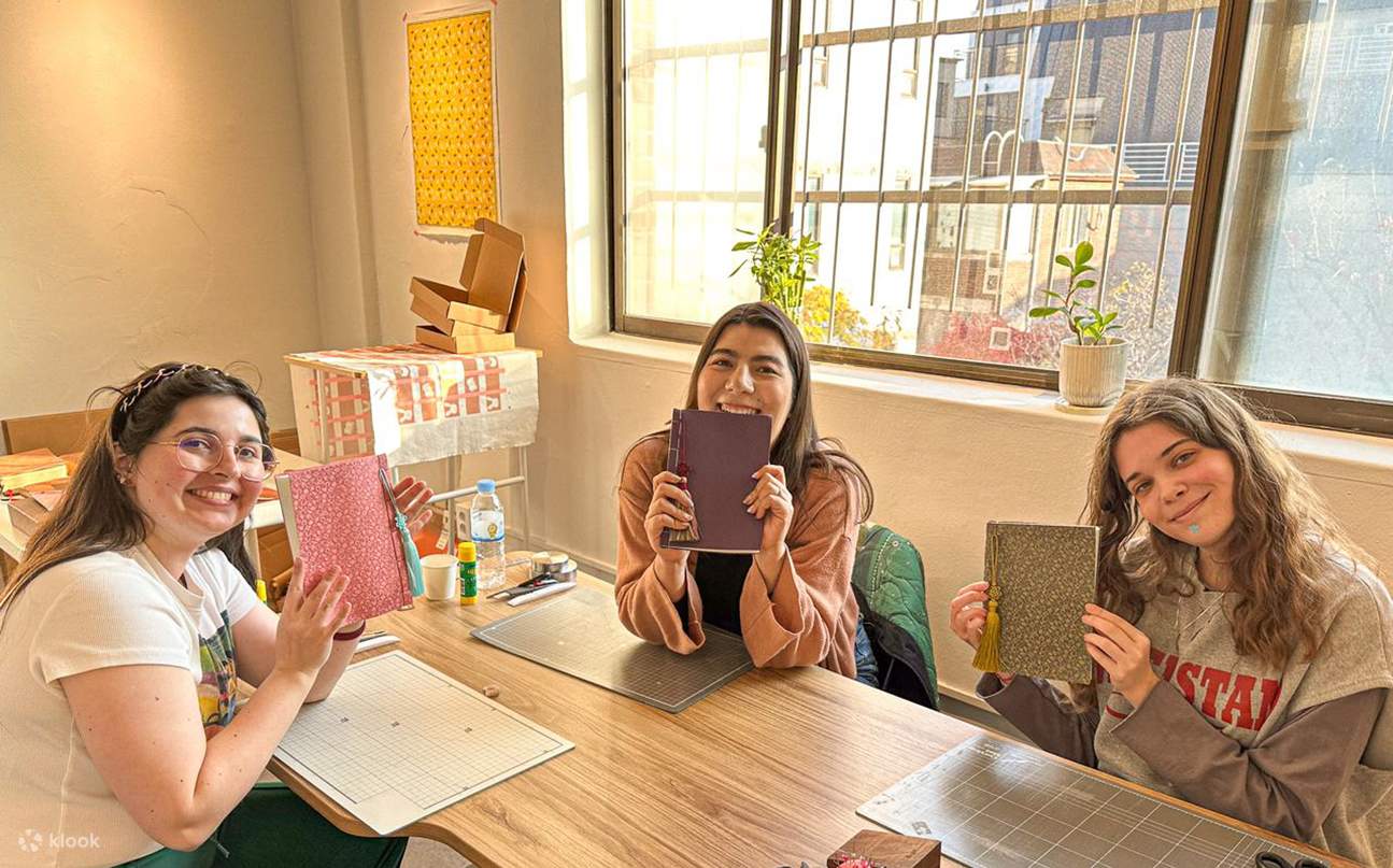 Lớp học đóng sách truyền thống Hàn Quốc