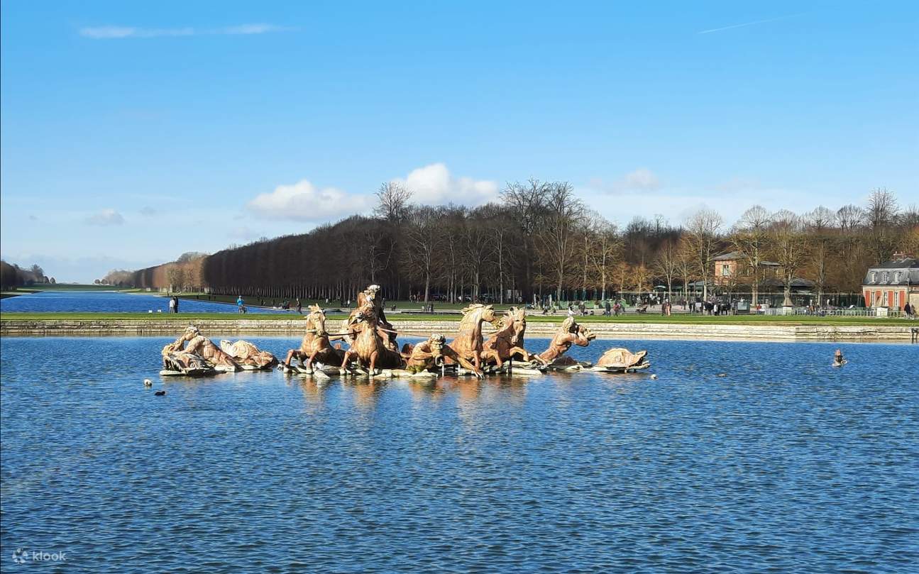 Explore the grandeur of Versailles Palace with insights from your personal audio guide