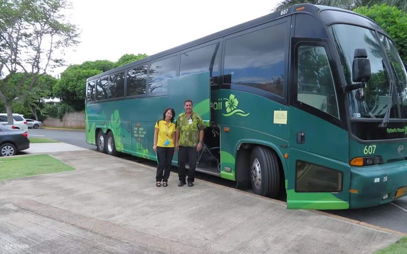 Visite el centro comercial outlet más grande de Hawái para obtener ahorros inmejorables con transporte sin complicaciones