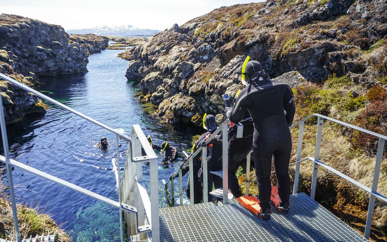 Preparado, informado y fascinado: ¡el esnórquel en Silfra es belleza de principio a fin!