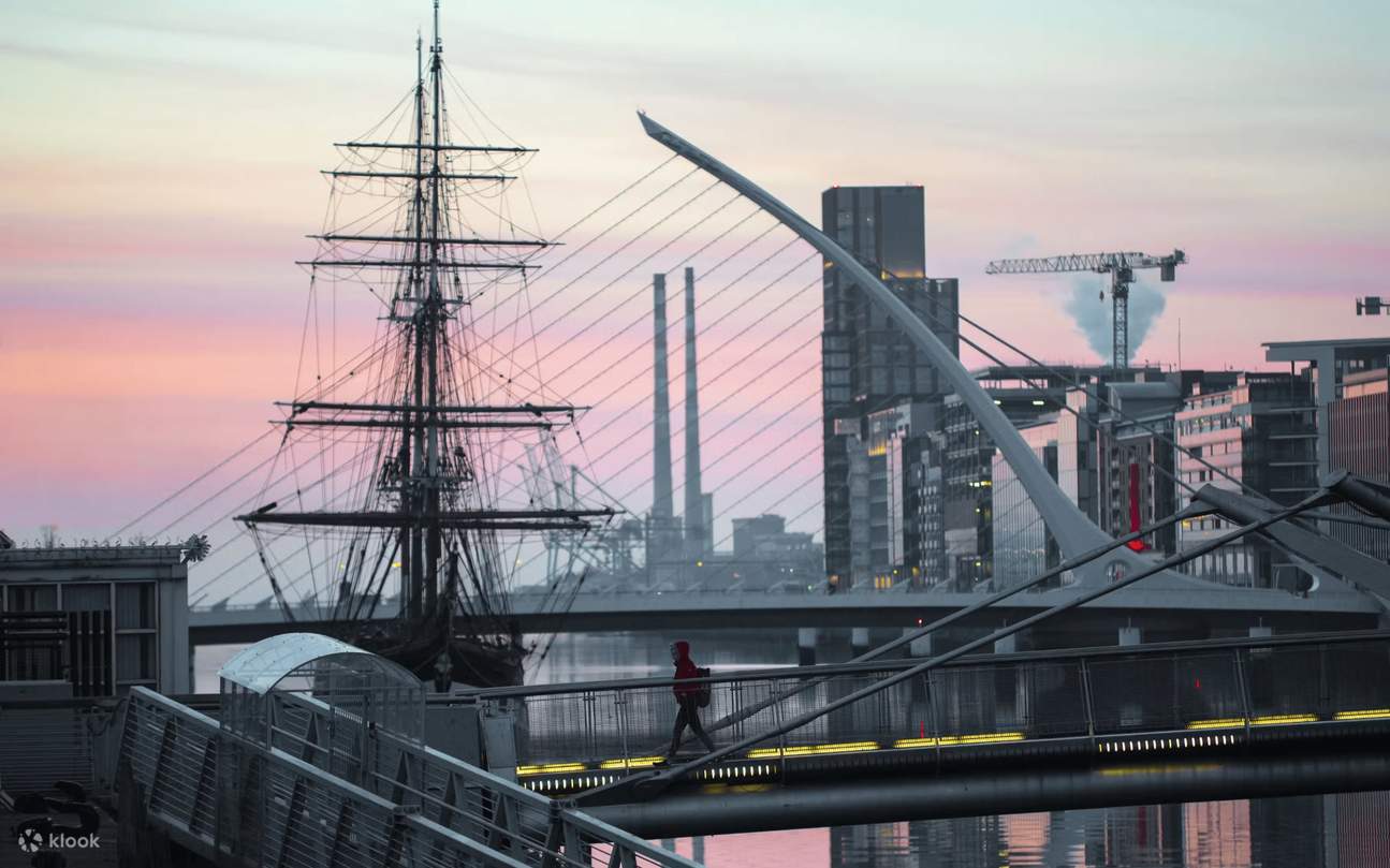 L'expérience du grand voilier Jeanie Johnston sur l'émigration à Dublin