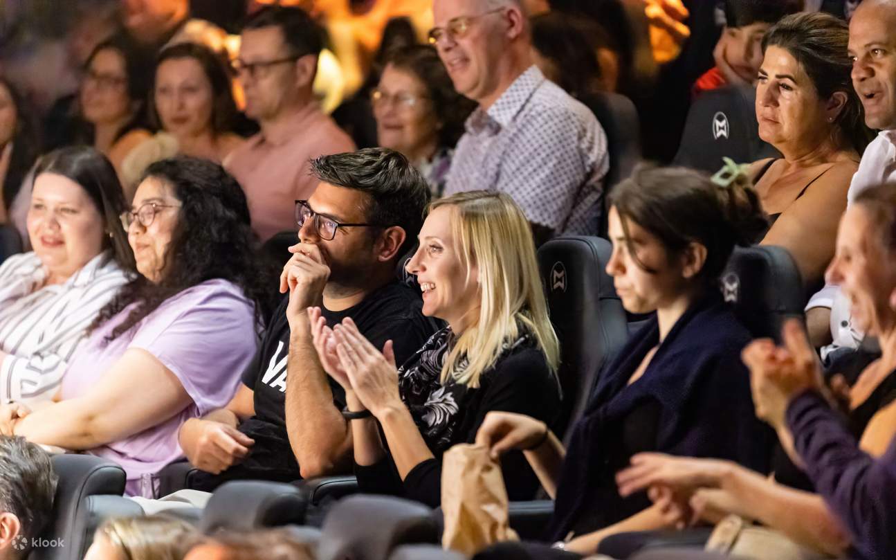 Anca und Lucca Showticket für Magic World Wien