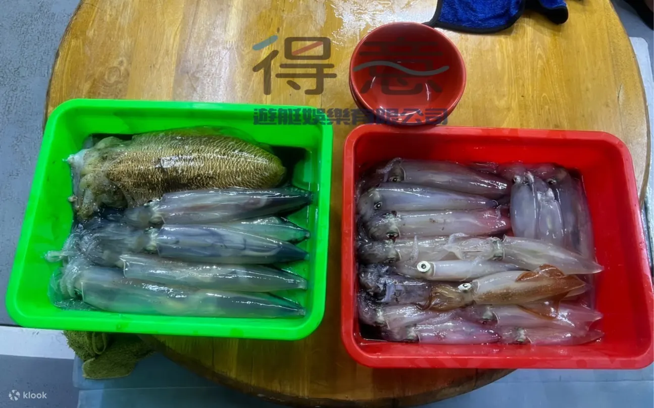 当天钓况佳时,收获量够全船吃时就会现场处理沙西米
