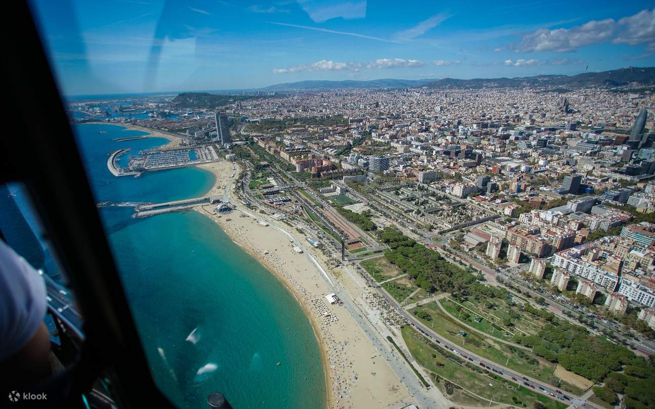 Barcelonas Atemberaubende Schonheit Ein Blick Auf Die Stadt Von Oben