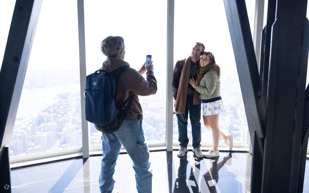 Cree recuerdos familiares inolvidables mientras admira las impresionantes vistas desde el Empire State Building.