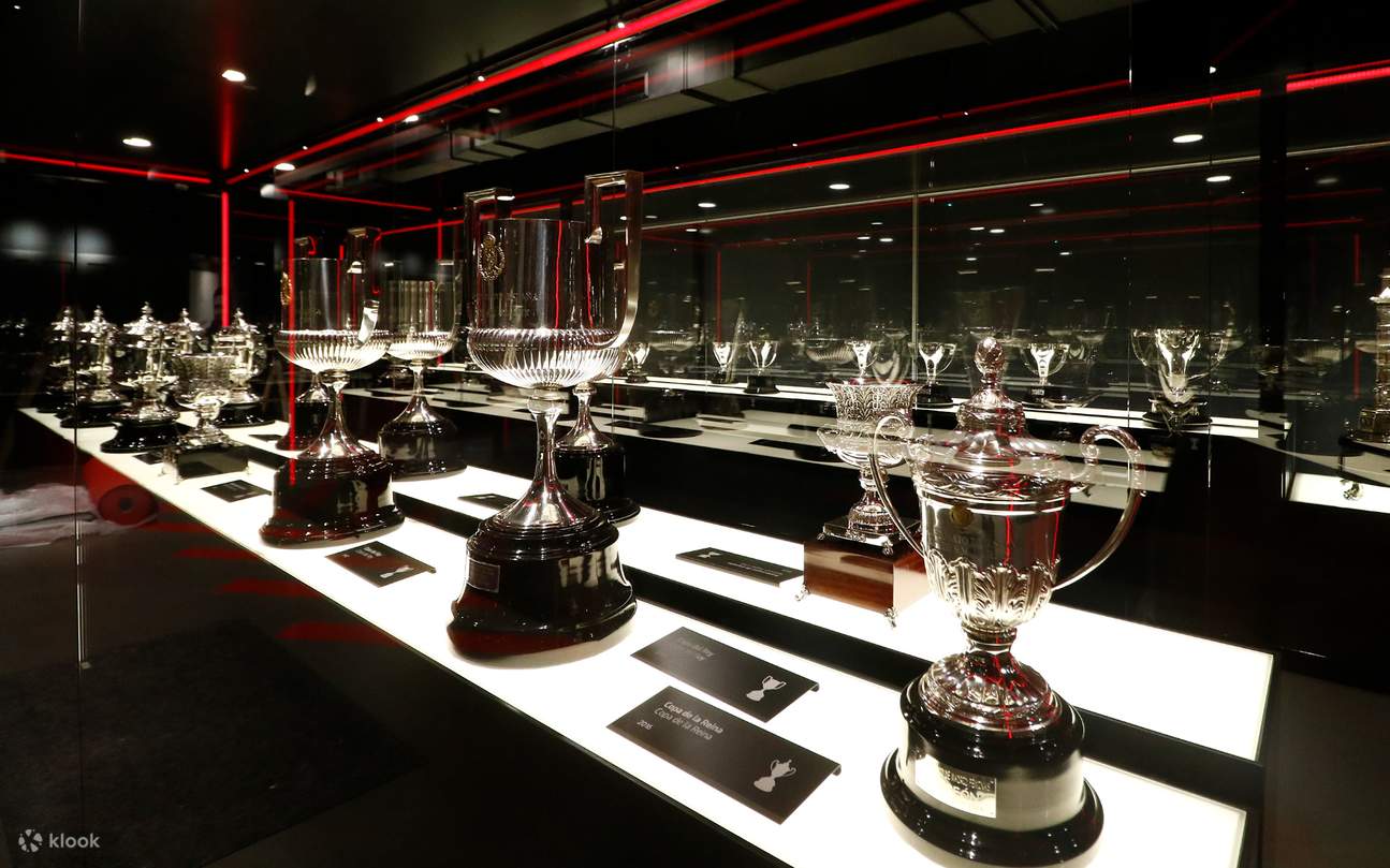 Lihat trofi, pameran, dan sorotan stadion dalam pengalaman interaktif Atletico de Madrid