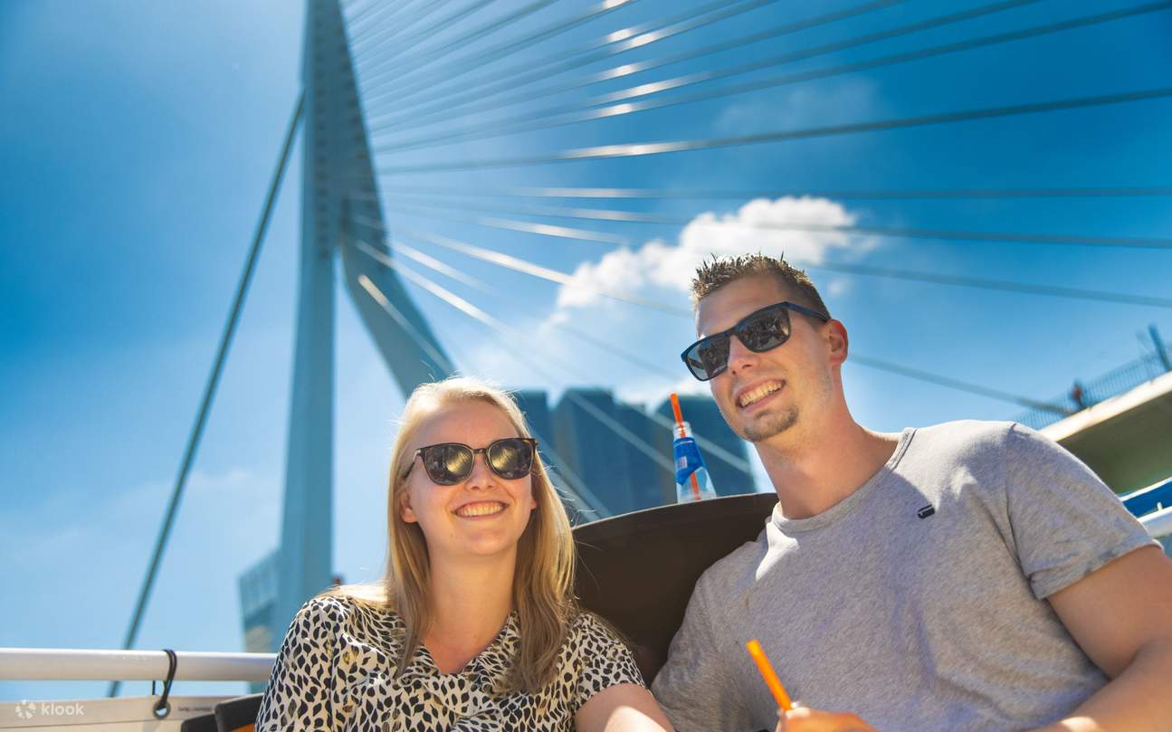 Pelayaran koktel musim panas di Rotterdam