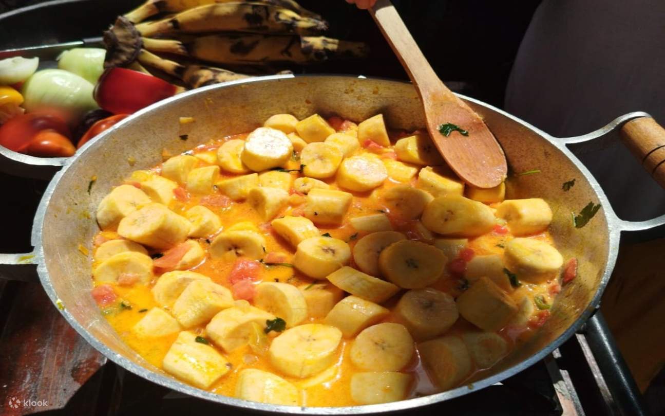 Lernen Sie, traditionelle bahianische Gerichte zuzubereiten, während Sie in die lebendige kulinarische Kultur und das Erbe Salvadors eintauchen.