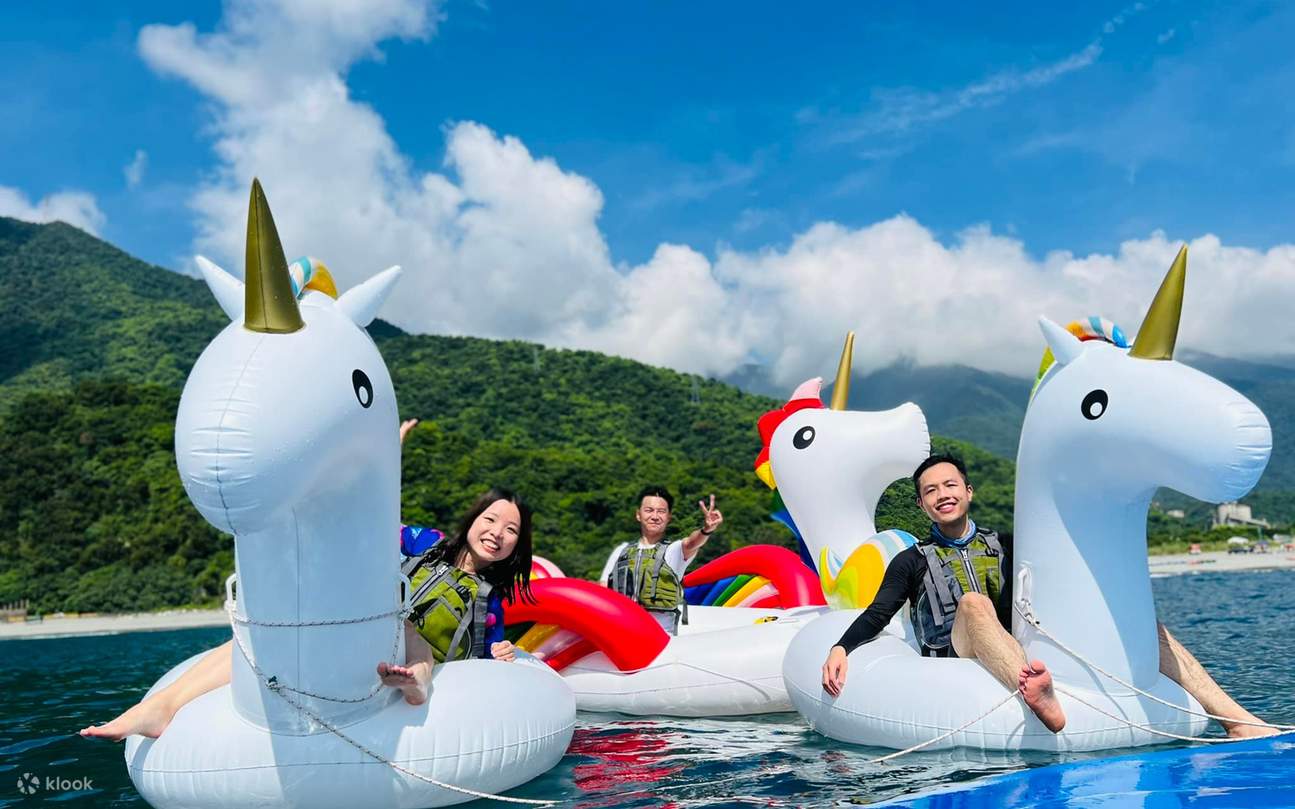 宜兰独木舟｜东澳湾乌岩角海蚀洞独木舟体验
