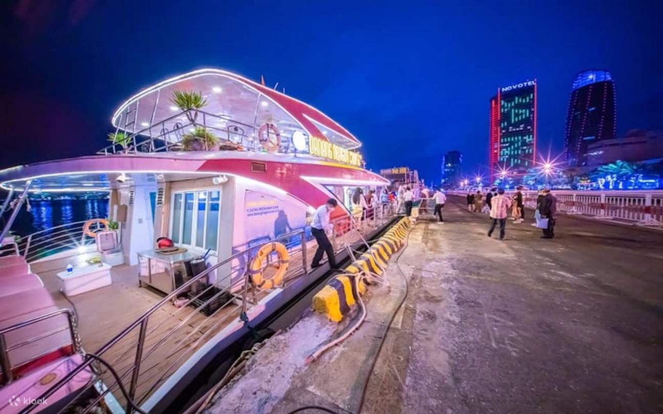 Pelayaran Malam di Sungai Han dengan Dragon Cruise 