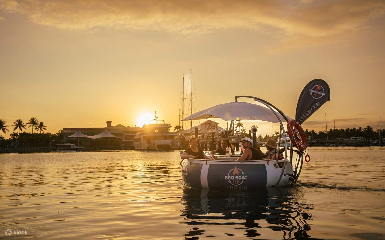 フィジー デナラウ島 エコ電気式セルフドライブBBQボートクルーズ