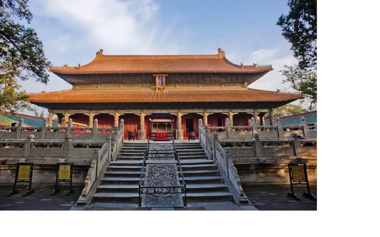 山東省曲阜の孔子廟、孔子邸、孔子林、岩寺を巡る日帰りツアー(無形文化遺産の馬車体験+千年の聖人への旅:孔子廟の朝の鐘から孔子林の夕太鼓まで ...