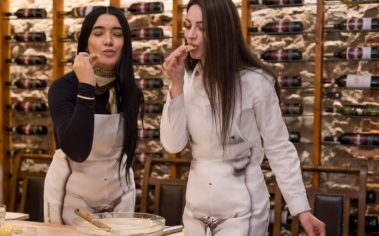 Corso di cucina di pasta con tiramisù e vino illimitato a Firenze ...