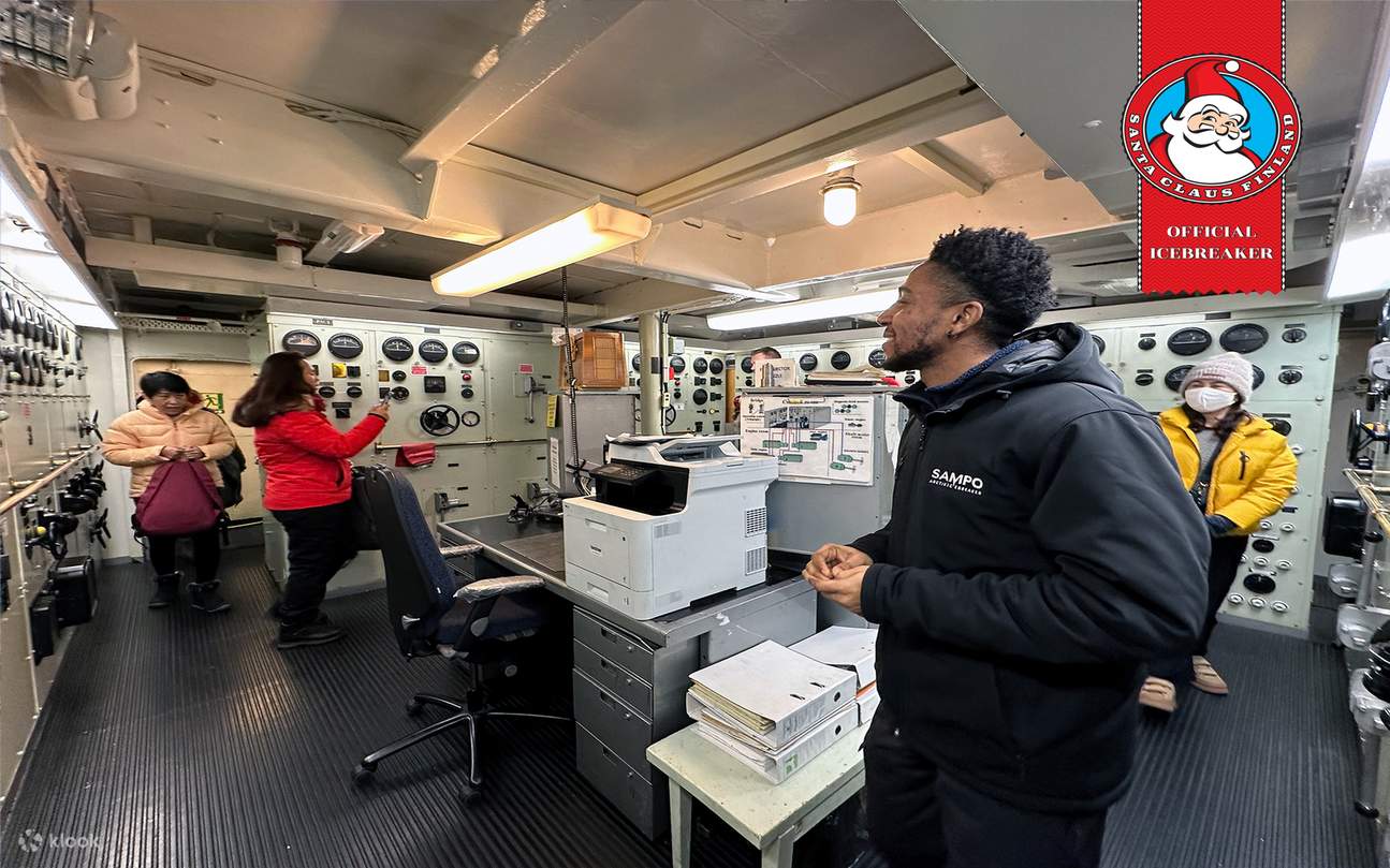 Các phòng chờ ấm cúng và quán cà phê trên tàu mang lại sự thoải mái trong chuyến phiêu lưu Icebreaker Sampo kéo dài 3,5 giờ của bạn