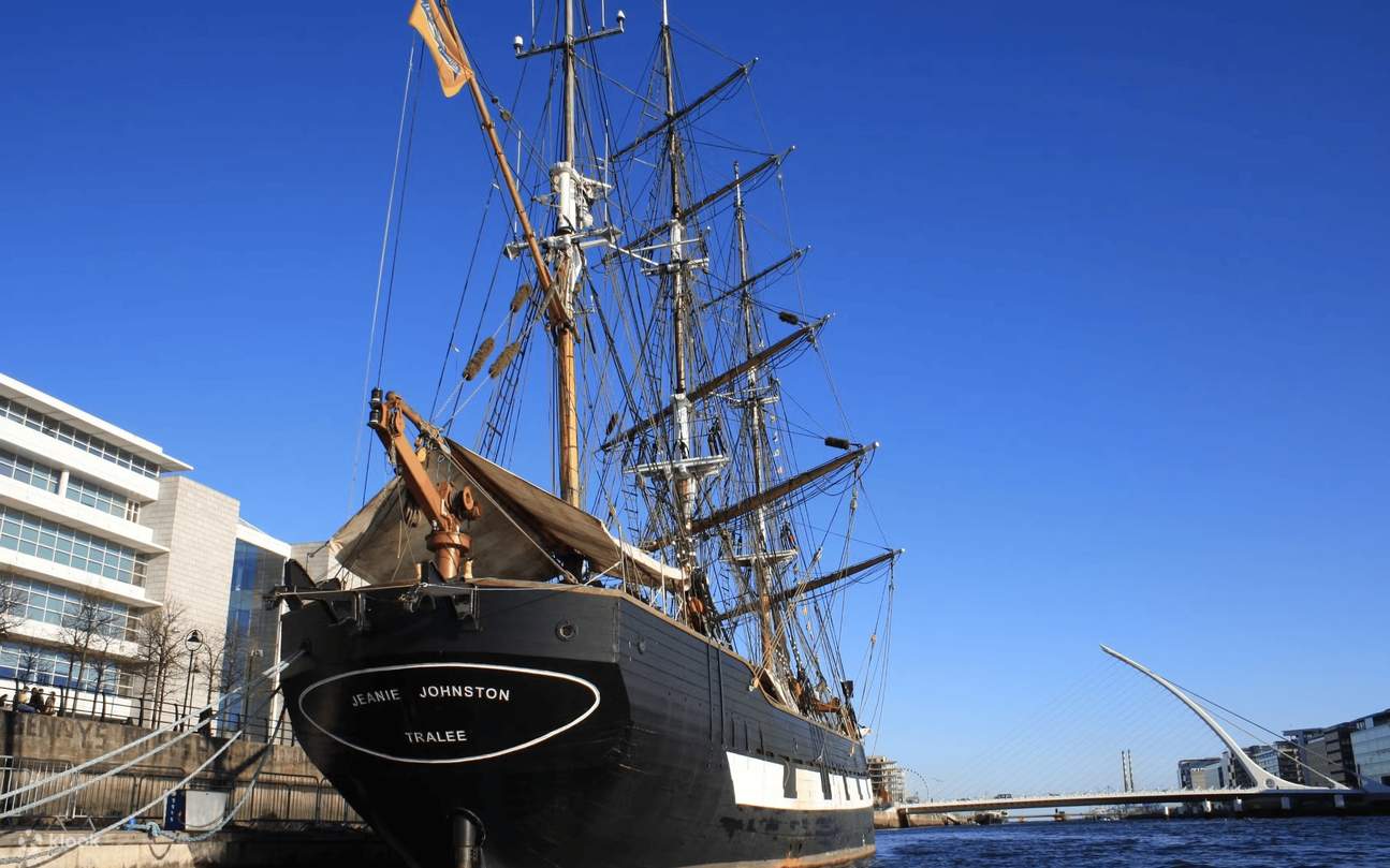 제니 존스턴 키 큰 배 복제품