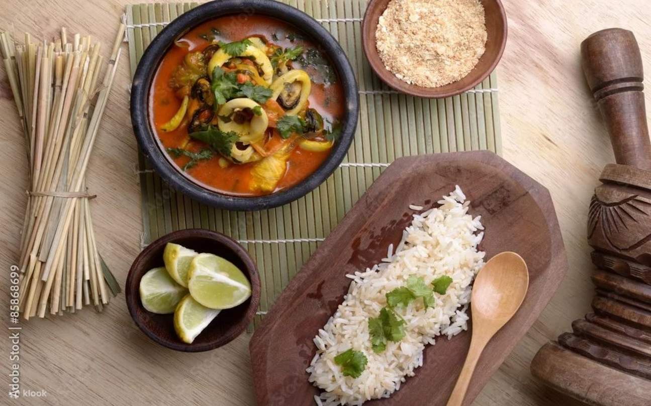 갓 만든 아카라제와 사랑받는 다른 살바도르 길거리 음식의 활기찬 맛을 경험해 보세요.